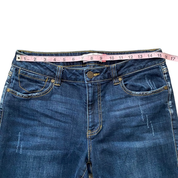 Cabi 3561 High Rise Straight Leg
Distressed Blue Jeans Size 10 - Picture 13 of 16